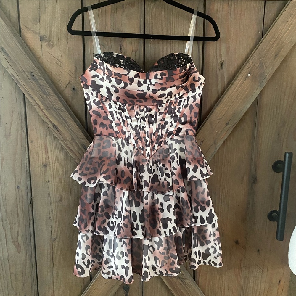 Chic Leopard Print Mini Dress